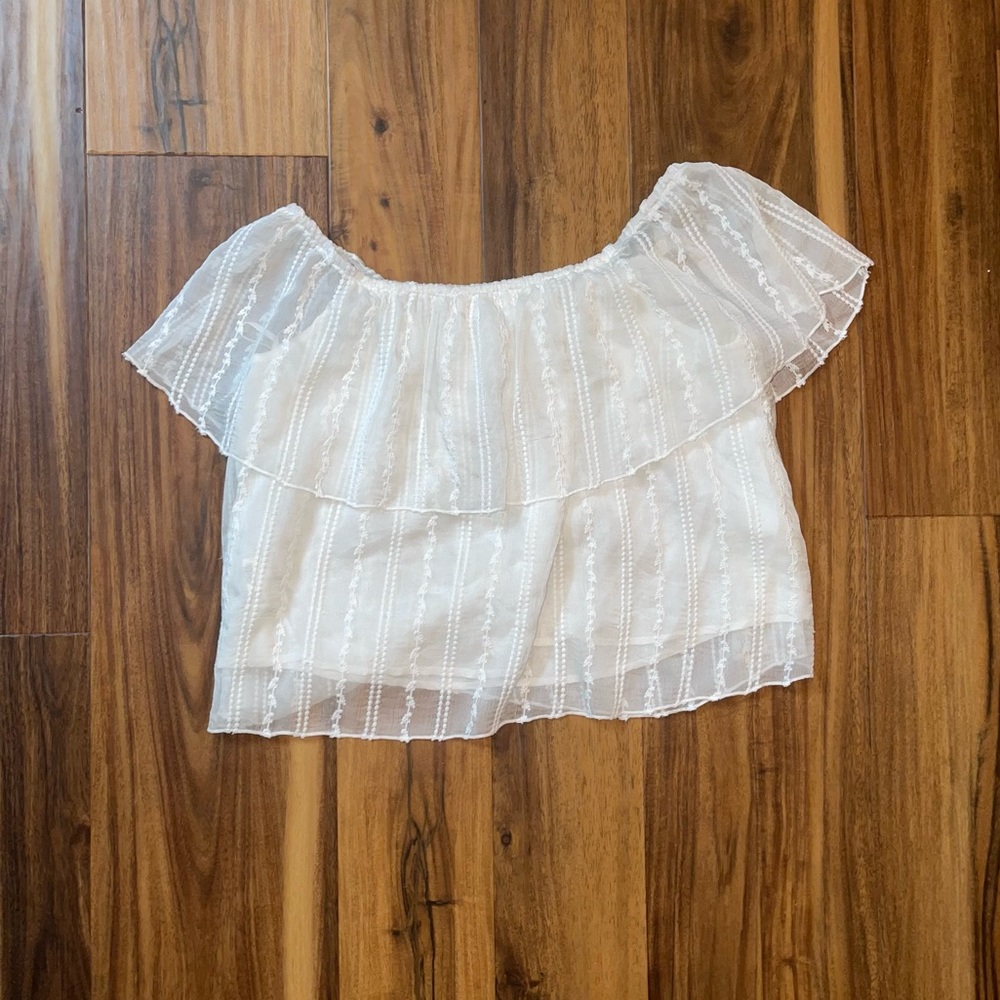 Boutique Off the Shoulder Crop Top Size Small. So cute on! Great condition.